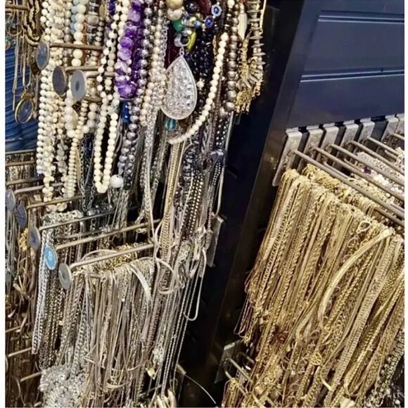 Vintage 2 Modern jewelry lot~ 2 LB Monet Trifari KJL Kendra Scott Plunder - Picture 4 of 14